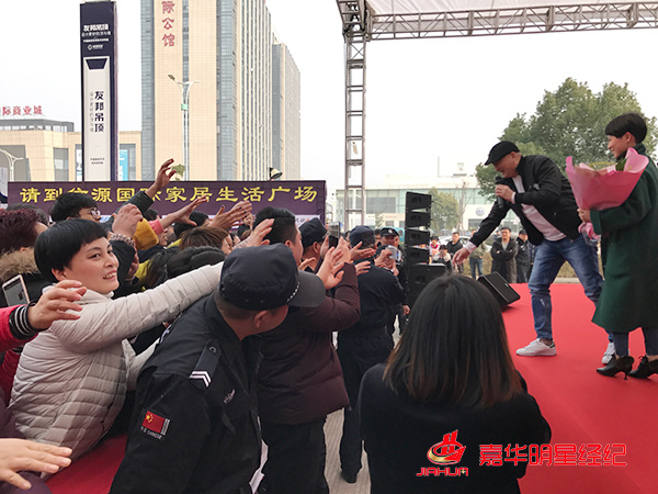 湯鎮業空降浙江，活動現場親切互動