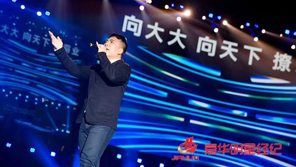 黃圣依出席向大大企業(yè)5周年榮耀盛典,林志穎零點樂隊等助陣 黃圣依出席向大大企業(yè)5周年榮耀盛典,林志穎零點樂隊等助陣