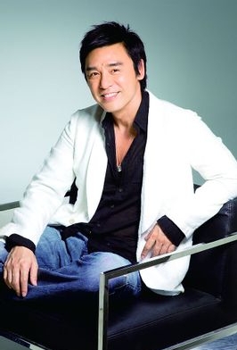 香港歌知名藝人鐘鎮(zhèn)濤出席當(dāng)涂富嘉美國際廣場品牌簽約盛典