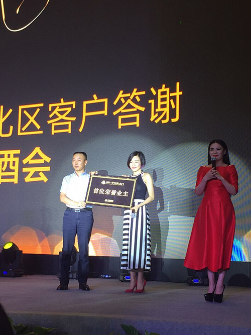 好聲音人氣學員毛澤少出席武漢萬達中央文化區客戶答謝會