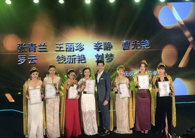 帥氣依舊的威廉王子出席“貓格格”新品發(fā)布會(huì)暨代言簽約儀式，開啟“王子與格格”之間的美好邂逅！