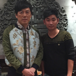 張宇與經(jīng)紀人李志合影