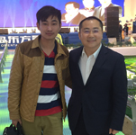 經(jīng)濟學(xué)家趙曉與經(jīng)紀人李志合影